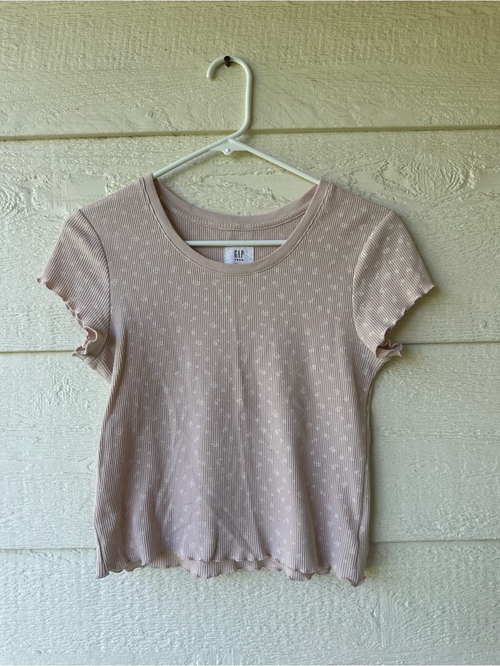 Pink ribbed tee with floral design